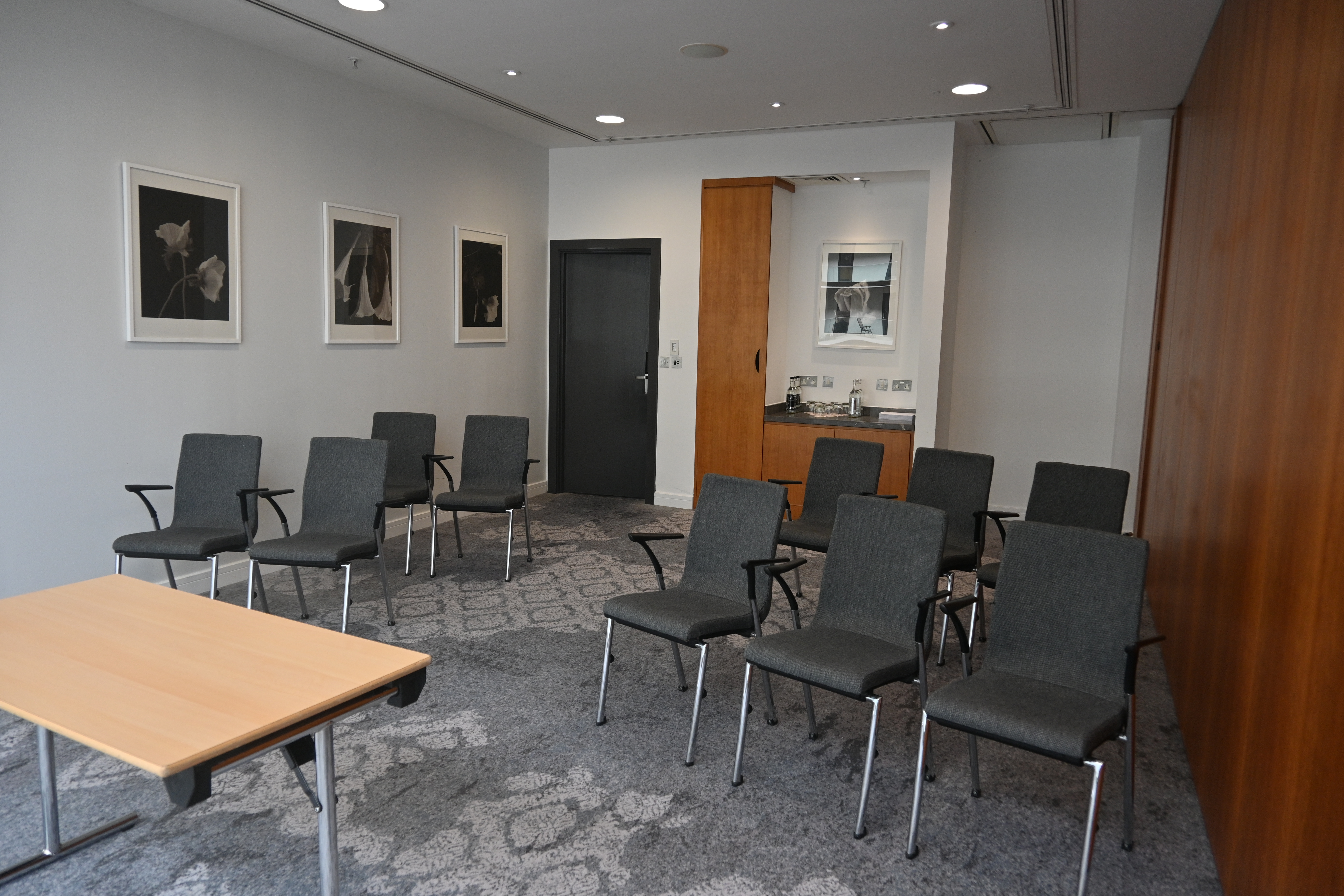Meeting Room 2 at The Lowry Hotel: Theater-style workshop setup for professional corporate events.