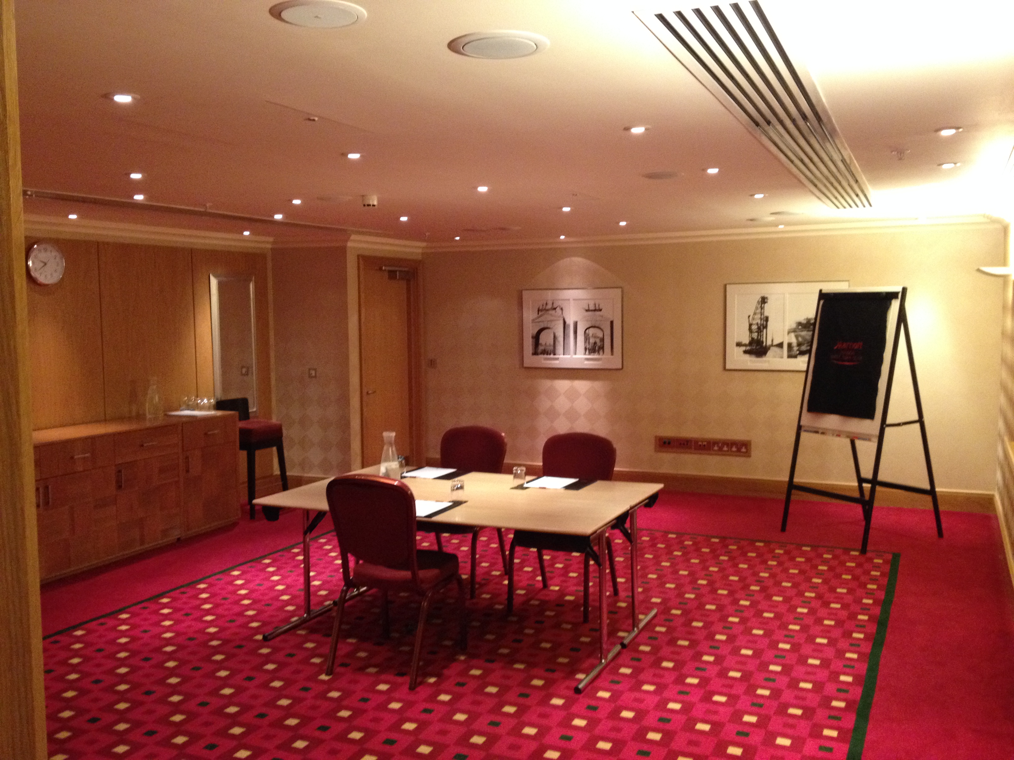 Tamarind Room at London Marriott: elegant meeting space for corporate events and gatherings.